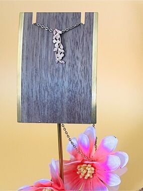Rose Gold plated Leaf pendant & Necklace